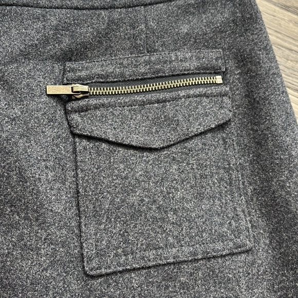 J.Crew | The Perfect Pencil Skirt in Grey / 70% Wool with Zipper Pockets Size 6 - Picture 3 of 11